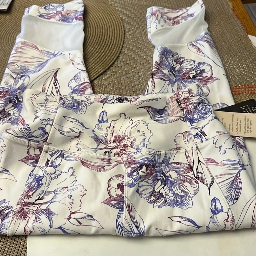 Calia by Carrie Underwood White Purple Floral Cropped Leggings Pants NWT MEDIUM - Picture 1 of 7